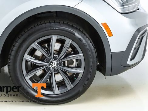 Used 2022 Volkswagen Tiguan SE image 14