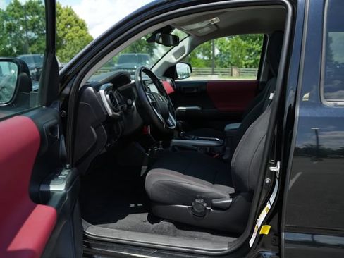 Used 2019 Toyota Tacoma SR5 RWD image 11