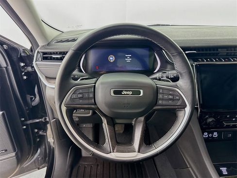 Used 2022 Jeep Grand Cherokee L Limited w/ Luxury Tech Group II image 5