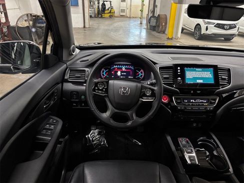 Used 2022 Honda Pilot Touring image 23
