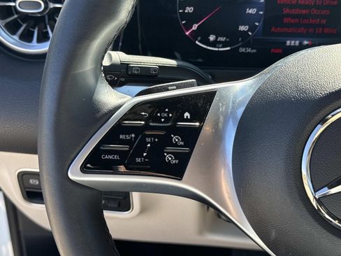 Used 2025 Mercedes-Benz GLB 250 image 22