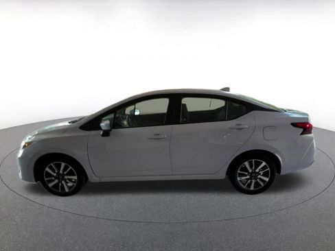 Used 2025 Nissan Versa SV image 9