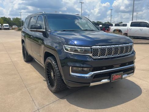 Used 2023 Jeep Grand Wagoneer 4WD image 2