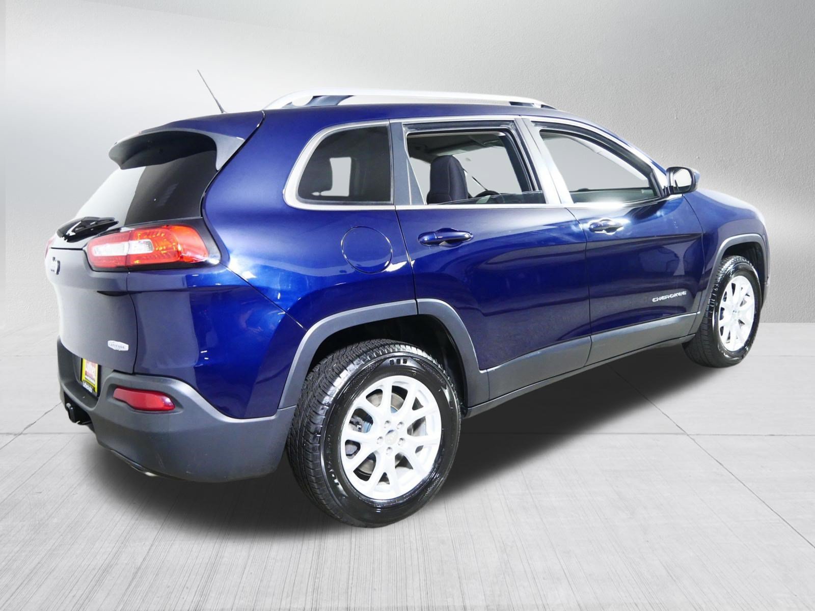 Used 2014 Jeep Cherokee Latitude w/ Cold Weather Group AWD/4WD image 7