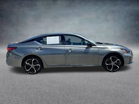 Used 2025 Nissan Altima 2.5 SR AWD/4WD image 4
