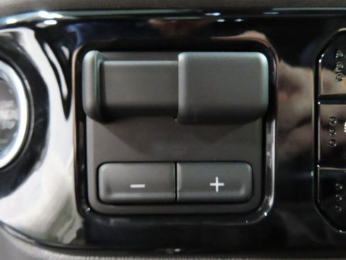 Used 2025 Chevrolet Silverado 1500 ZR2 w/ Technology Package image 69