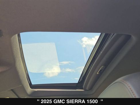 Used 2025 GMC Sierra 1500 AT4 w/ AT4 Premium Package AWD/4WD image 39