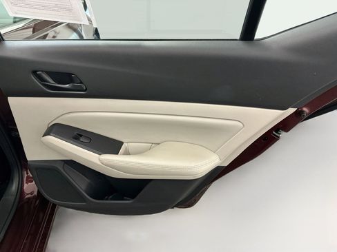 Used 2025 Nissan Altima 2.5 SV FWD image 30