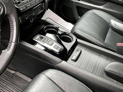 Used 2016 Honda Pilot Touring image 18