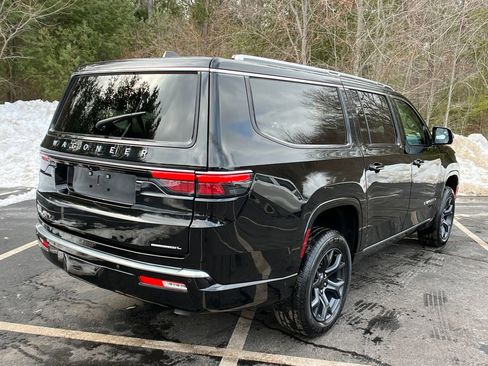 Used 2023 Jeep Wagoneer L Series III w/ Premium Group I image 5