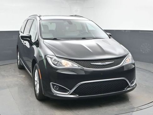 Used 2017 Chrysler Pacifica Touring-L image 2