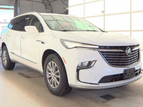 Certified 2023 Buick Enclave Essence FWD image 3
