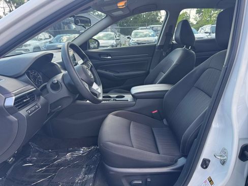 Used 2025 Nissan Altima 2.5 SV FWD image 27