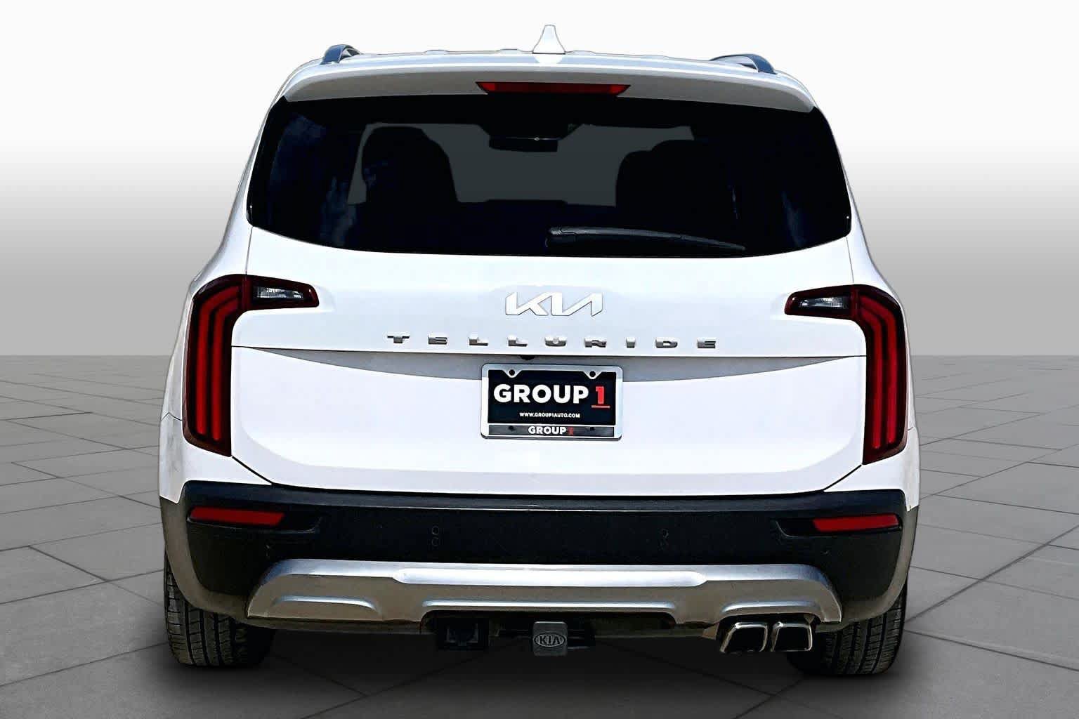 Used 2022 Kia Telluride SX w/ Towing Package FWD image 5