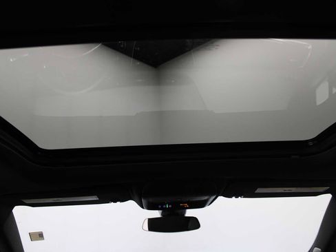 Certified 2022 Cadillac XT5 Premium Luxury w/ LPO, Floor Liner Package image 17