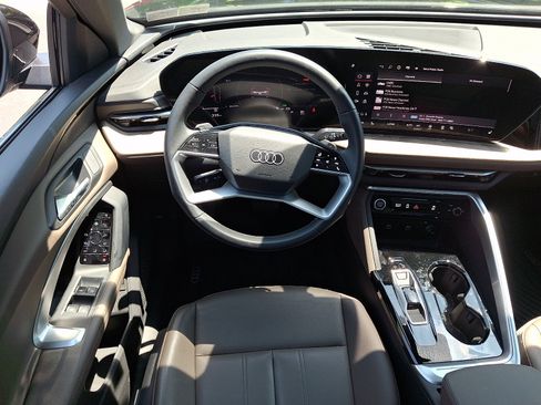 Used 2025 Audi Q5 Premium w/ Convenience Package AWD/4WD image 11