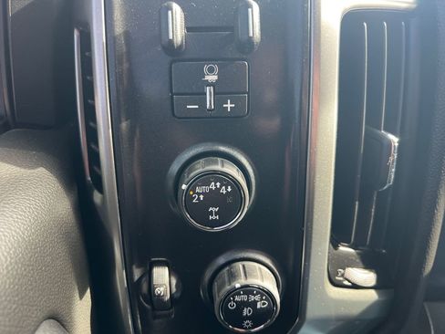 Used 2018 Chevrolet Silverado 1500 LT w/ All Star Edition AWD/4WD image 23
