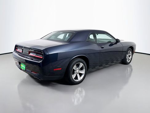 Used 2016 Dodge Challenger SXT image 10