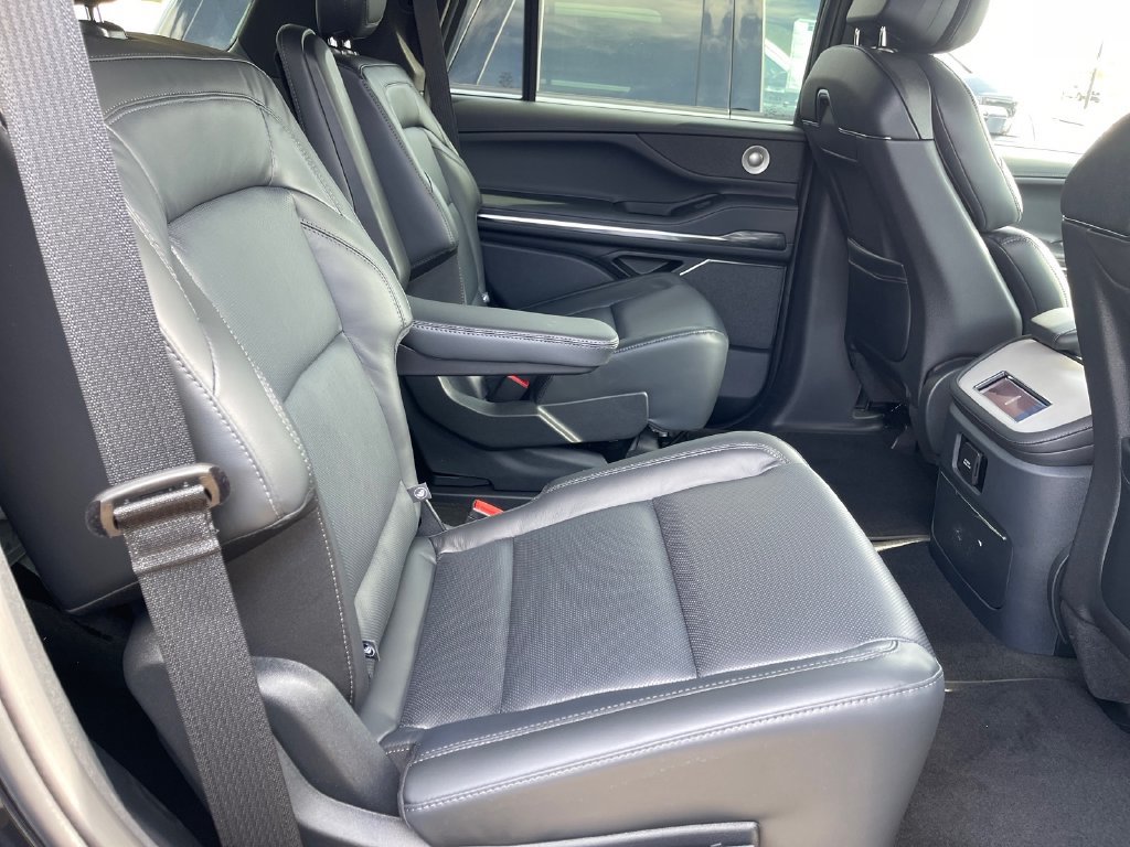 New 2026 Lincoln Navigator Reserve w/ Jet Appearance Package AWD/4WD image 13