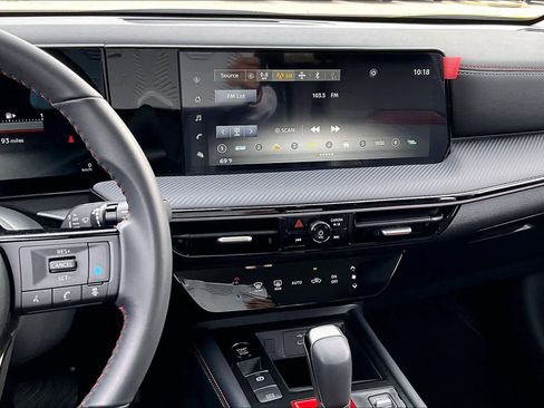 Used 2025 Nissan Kicks SR w/ Illumination Package image 6