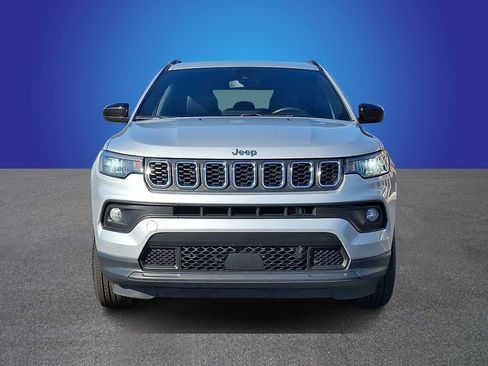 Used 2024 Jeep Compass Latitude image 2