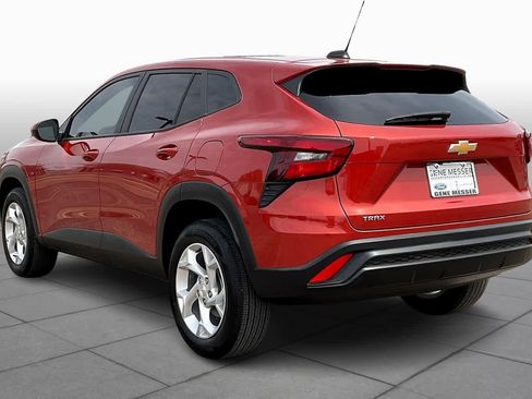 Used 2024 Chevrolet Trax LS w/ LS Convenience Package FWD image 11