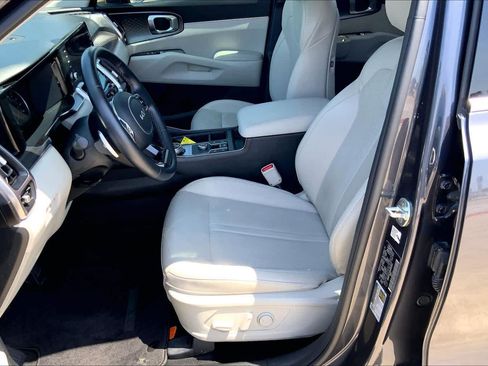 Used 2022 Kia Sorento S FWD image 8