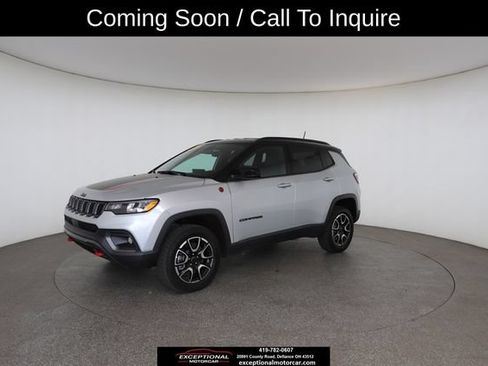 Used 2025 Jeep Compass Trailhawk AWD/4WD image 6