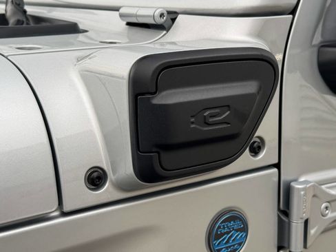 Used 2024 Jeep Wrangler High Altitude image 38