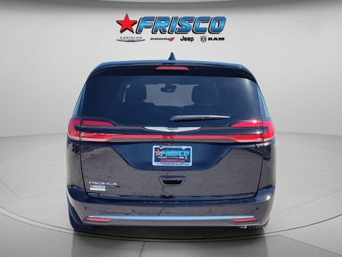 New 2026 Chrysler Pacifica Select image 6