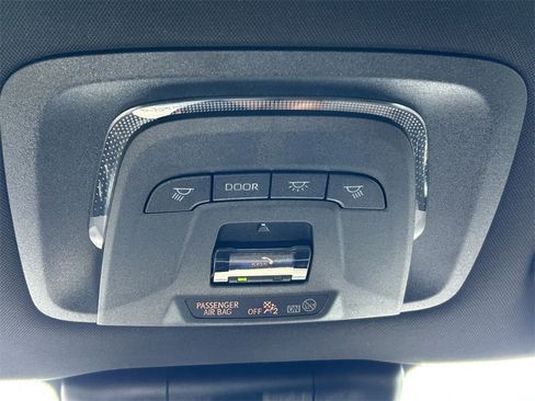 Used 2023 Toyota Crown Limited image 30