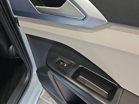 New 2026 Volkswagen Taos SE image 16