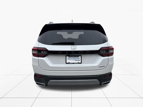 Used 2023 Honda Pilot Touring image 7