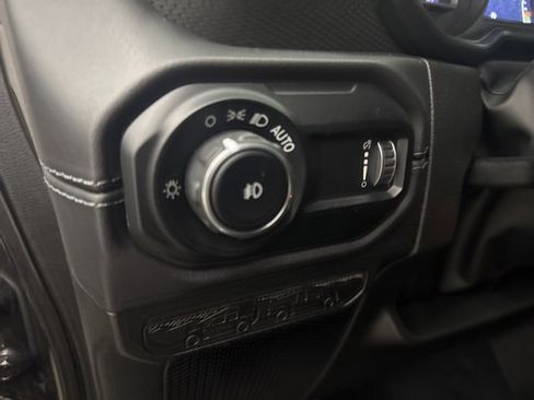 Used 2025 Jeep Wrangler Unlimited Rubicon image 15