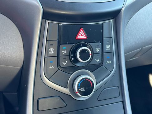 Used 2015 Hyundai Elantra SE w/ Option Group 02 image 19