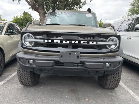 Used 2025 Ford Bronco Outer Banks w/ Sasquatch Package AWD/4WD image 2