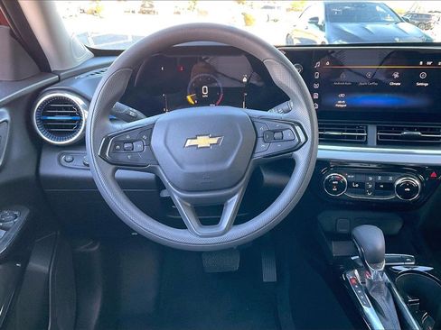 Used 2025 Chevrolet Trax LT image 5