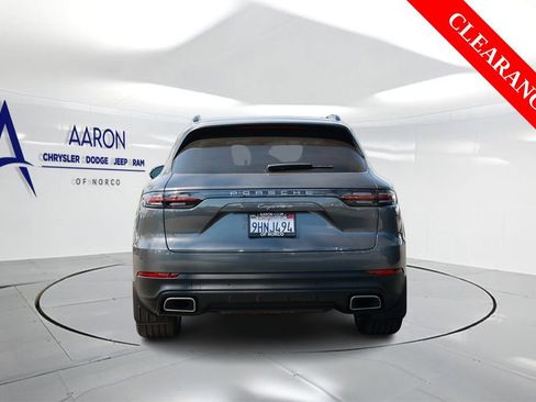 Used 2023 Porsche Cayenne Platinum Edition image 3