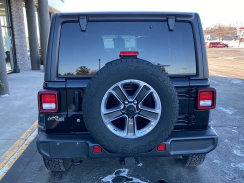 Used 2019 Jeep Wrangler Unlimited Sahara image 20