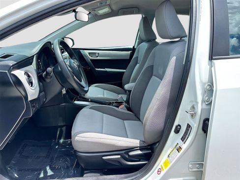 Used 2018 Toyota Corolla LE FWD image 19