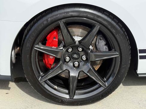 Used 2021 Ford Mustang Shelby GT500 w/ Carbon Fiber Track Pack image 7