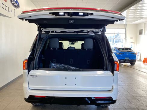 New 2026 Lincoln Navigator Reserve w/ Jet Appearance Package image 7