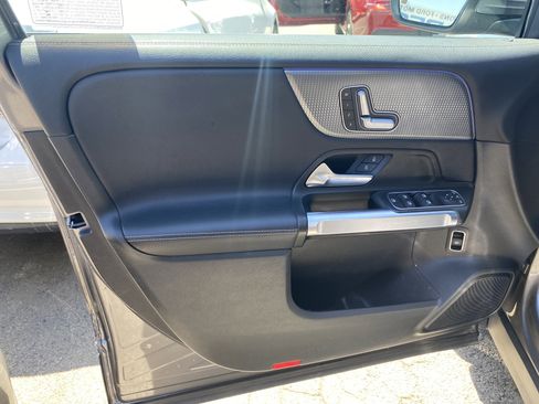 Used 2021 Mercedes-Benz GLB 250 w/ Premium Package image 14