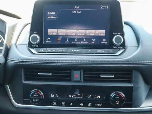 Used 2023 Nissan Rogue SV FWD image 11