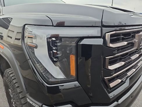 Used 2025 GMC Sierra 2500 AT4X image 34