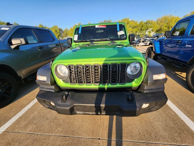 Used 2025 Jeep Wrangler Unlimited Sport AWD/4WD image 2