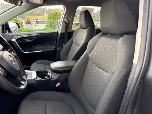 Used 2021 Toyota RAV4 XLE AWD/4WD image 15
