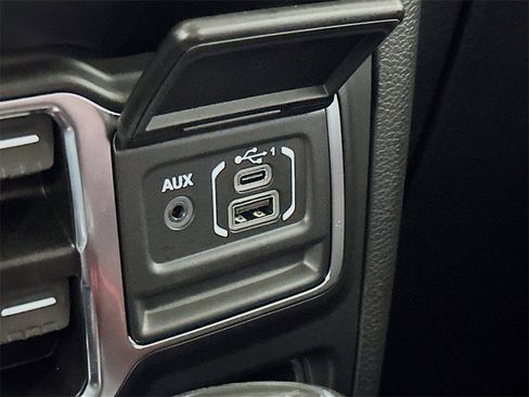 Used 2022 Jeep Gladiator Sport image 32