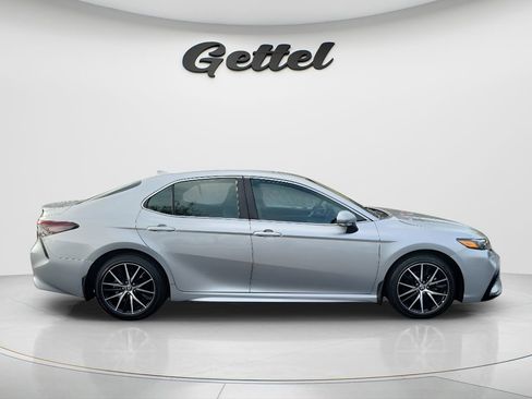 Used 2023 Toyota Camry SE image 3