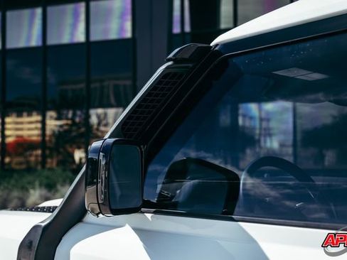 Used 2022 Land Rover Defender 90 X-Dynamic S image 29